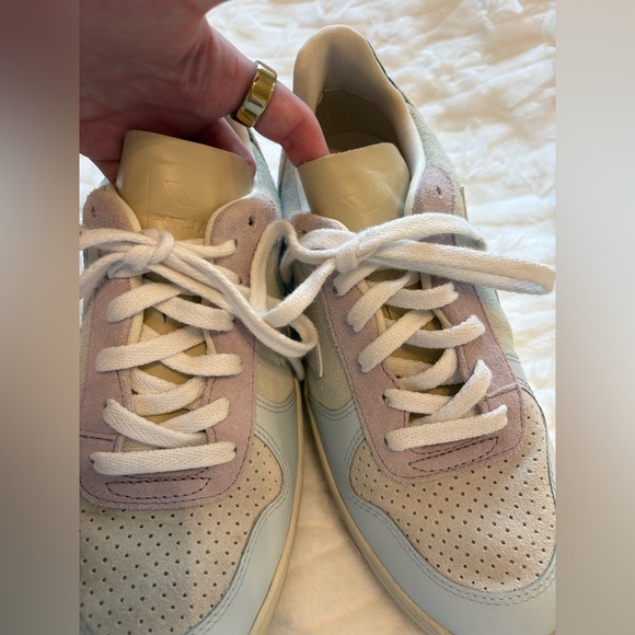 Veja Women's V-90 LEATHER LASSI Sneakers size 8/39 - Picture 6 of 7